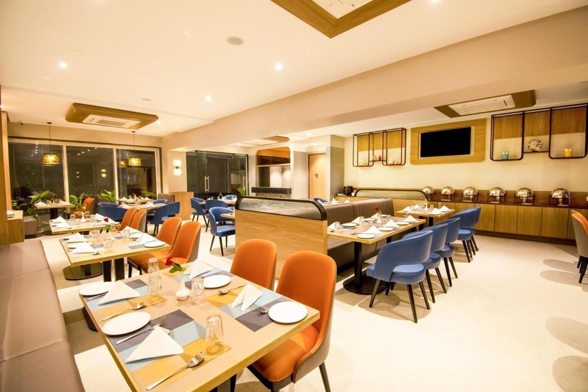 Meritas Aura Resort Lonavala Exteriör bild