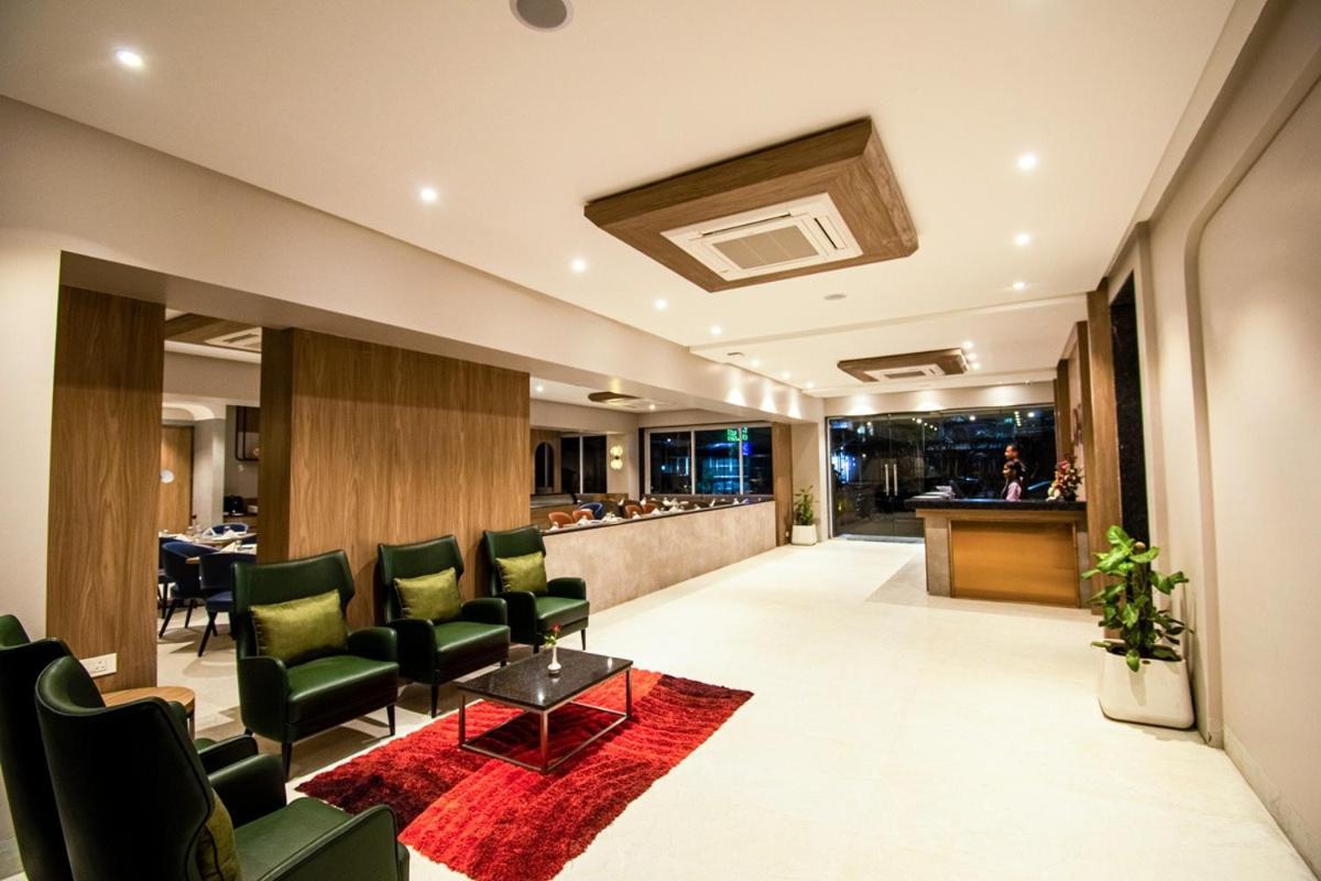Meritas Aura Resort Lonavala Exteriör bild
