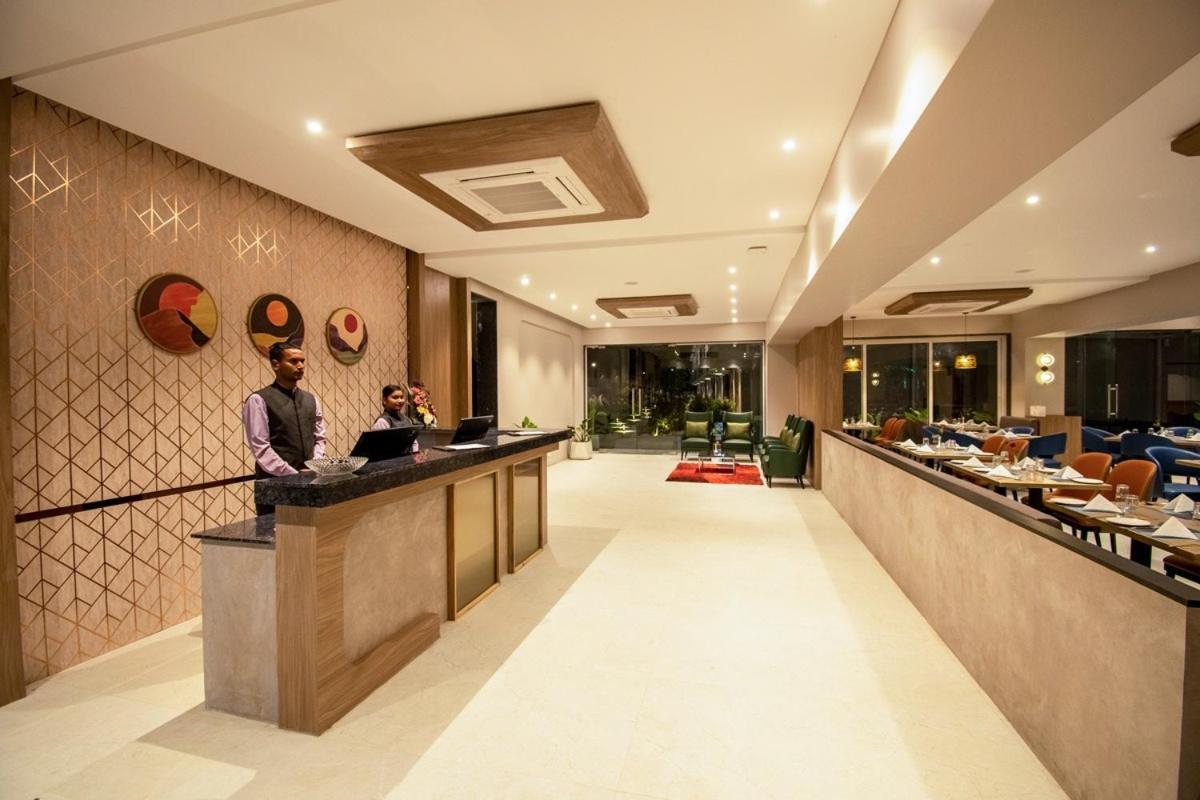 Meritas Aura Resort Lonavala Exteriör bild