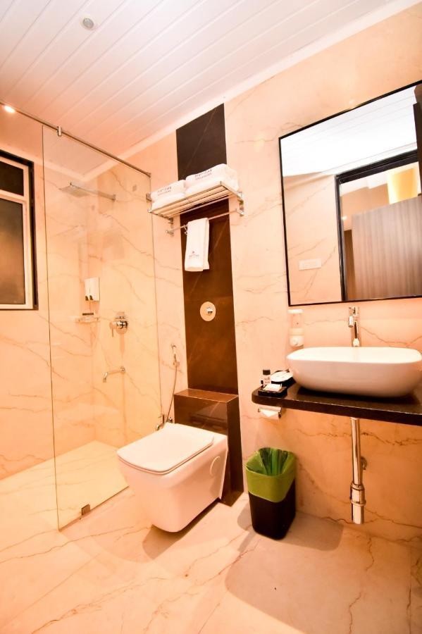 Meritas Aura Resort Lonavala Exteriör bild