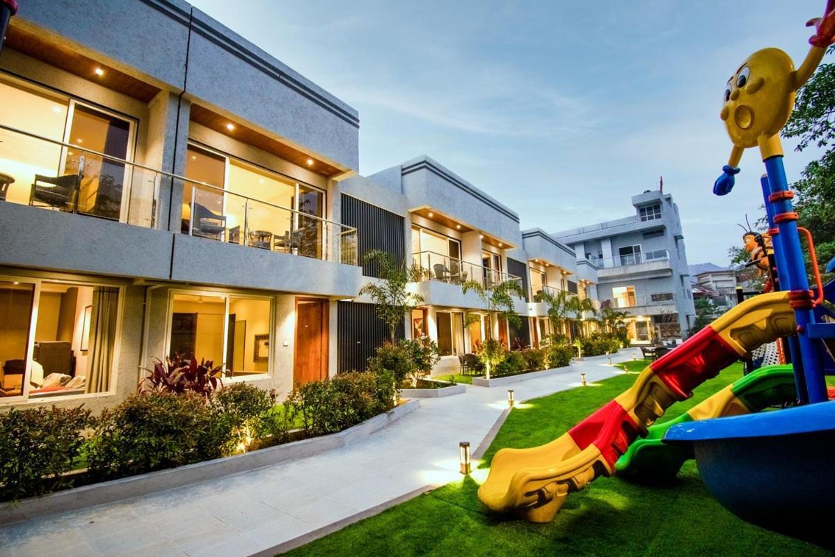 Meritas Aura Resort Lonavala Exteriör bild
