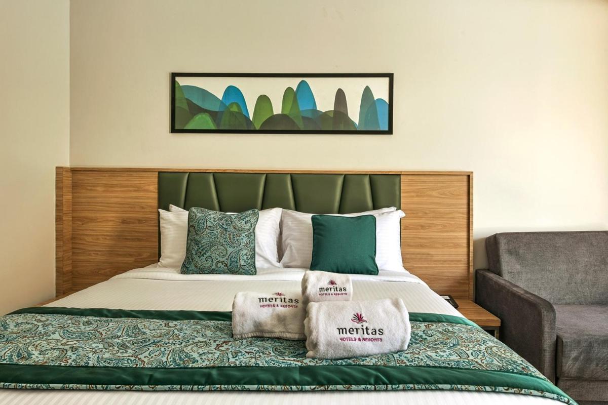 Meritas Aura Resort Lonavala Exteriör bild