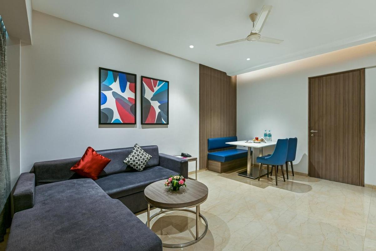 Meritas Aura Resort Lonavala Exteriör bild