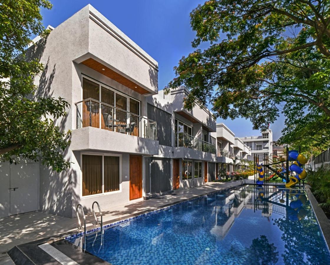 Meritas Aura Resort Lonavala Exteriör bild