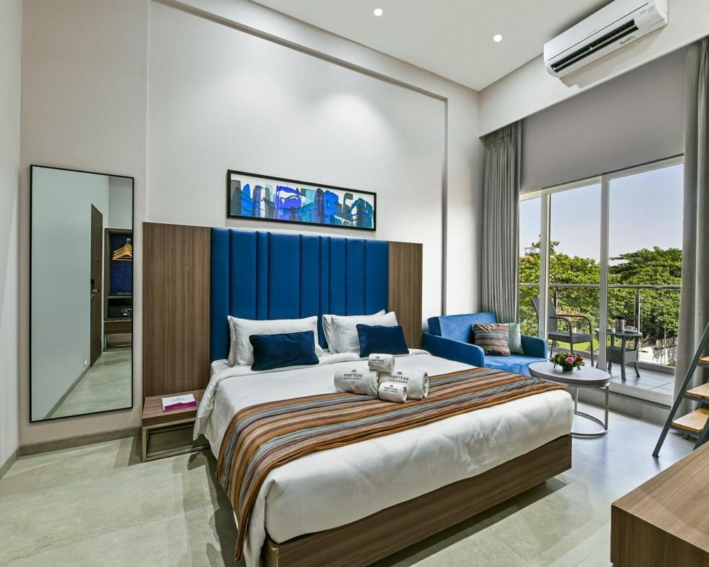 Meritas Aura Resort Lonavala Exteriör bild