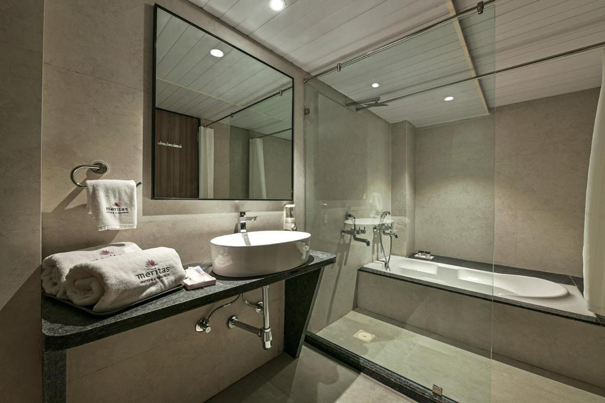 Meritas Aura Resort Lonavala Exteriör bild