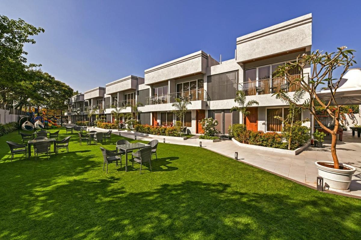 Meritas Aura Resort Lonavala Exteriör bild